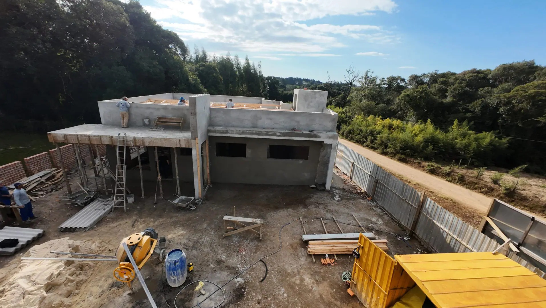 Obras da nova UBS da Colônia Vitória no Distrito de Entre Rios avançam e chegam a 50% de execução