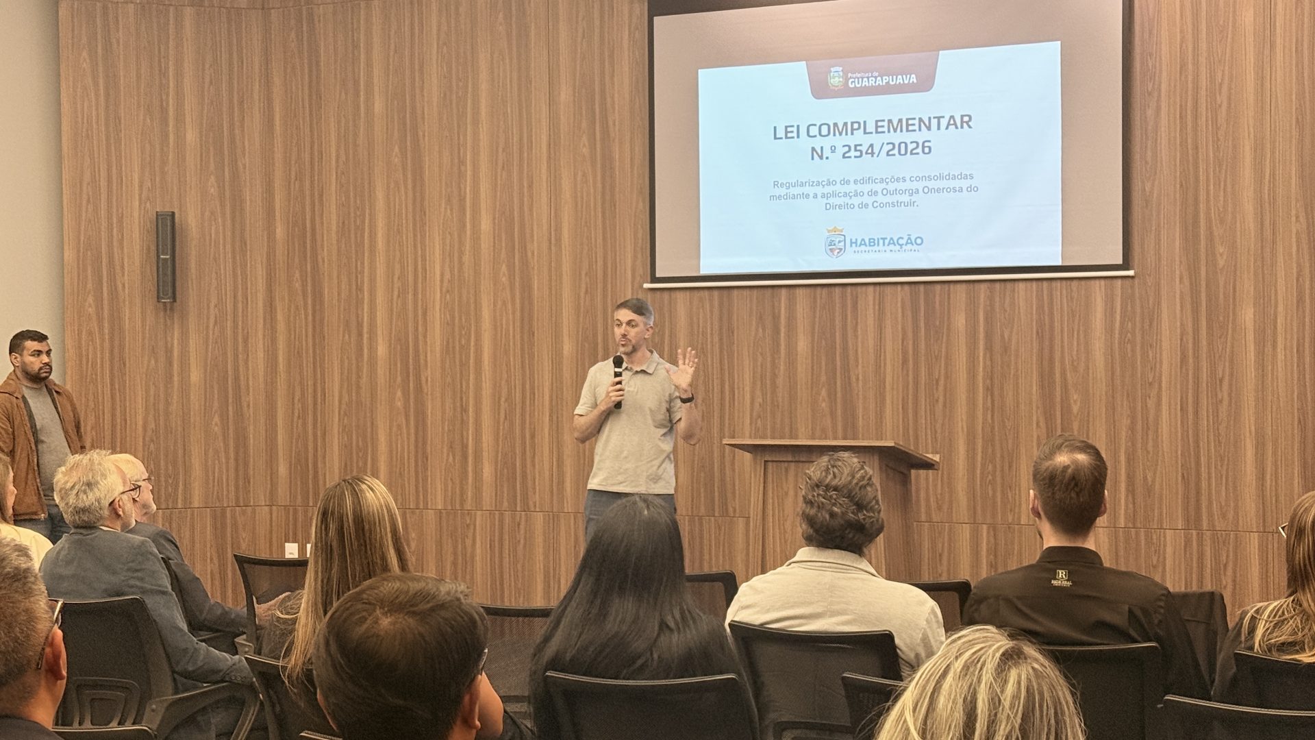  Prefeitura de Guarapuava leva orientação sobre Lei de Regularização de Imóveis à população