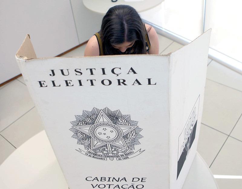 Mulheres são maioria entre os eleitores do Paraná