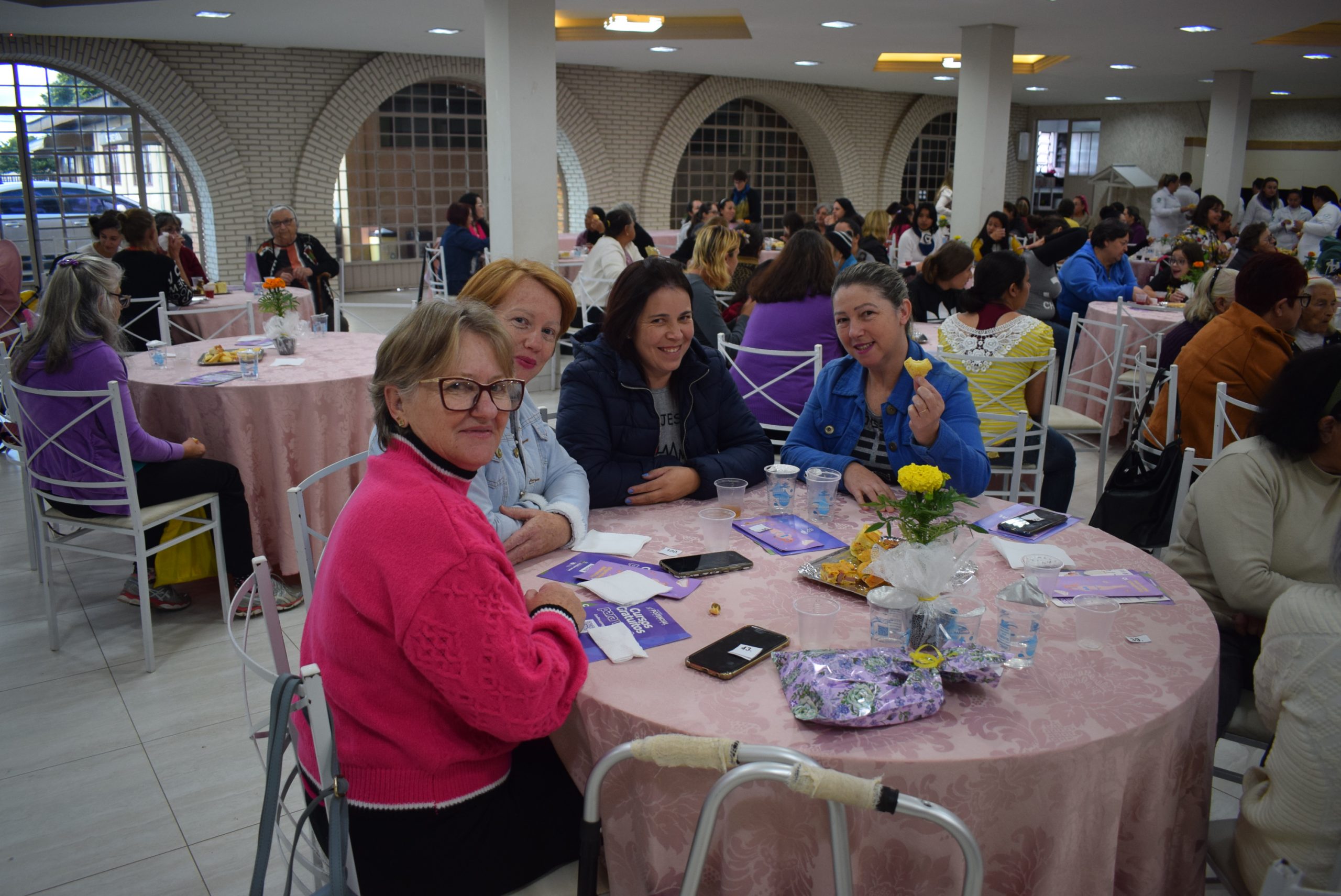 Chá das Mulheres promove conscientização e cuidado da saúde feminina em Guarapuava