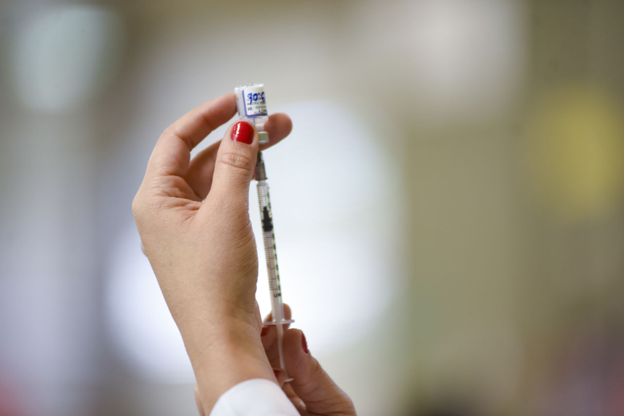 Há 5 anos, Brasil aplicava primeiras doses de vacina contra a covid-19