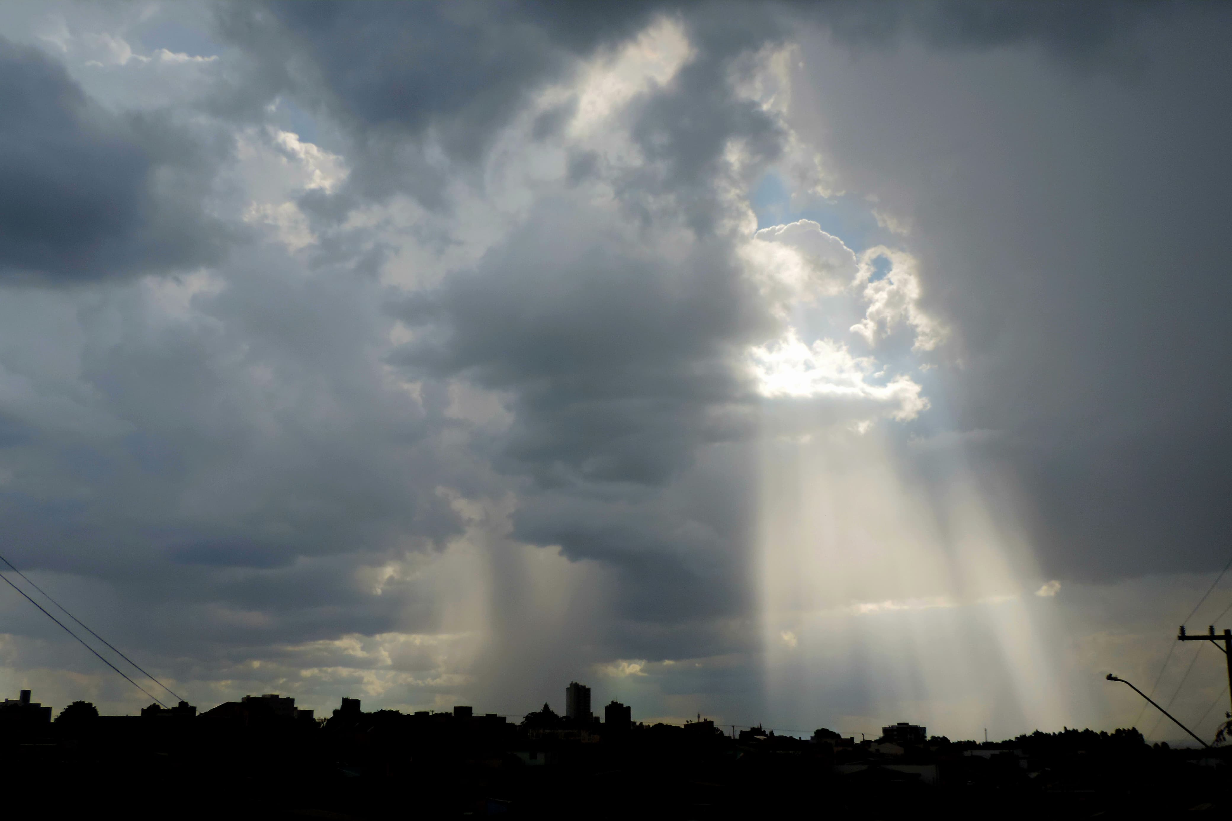 Primeiro fim de semana de outono será de calor e pancadas de chuva isoladas no Paraná