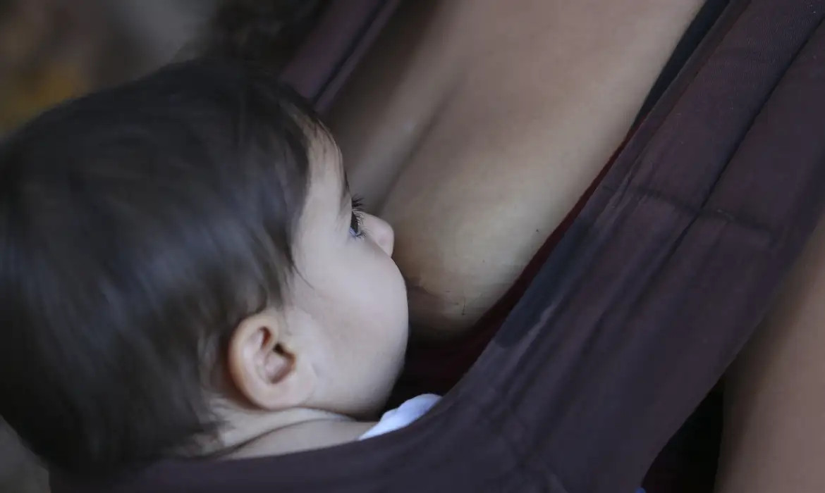 Amamentação reduz risco de doença cardíaca na mãe