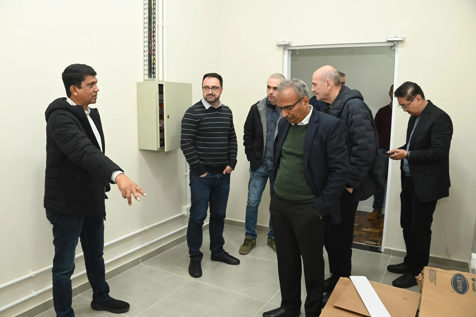 Comitiva internacional visita a Unicentro para implantação da rede de supercomputadores do Paraná